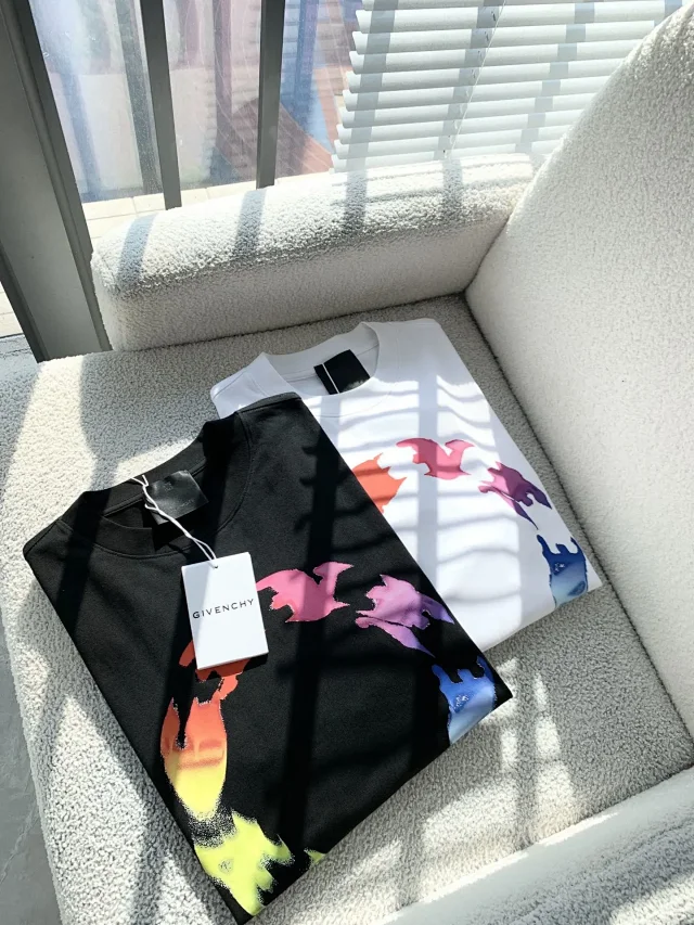 Givenchy T-Shirts Graphic Print product detail image 4