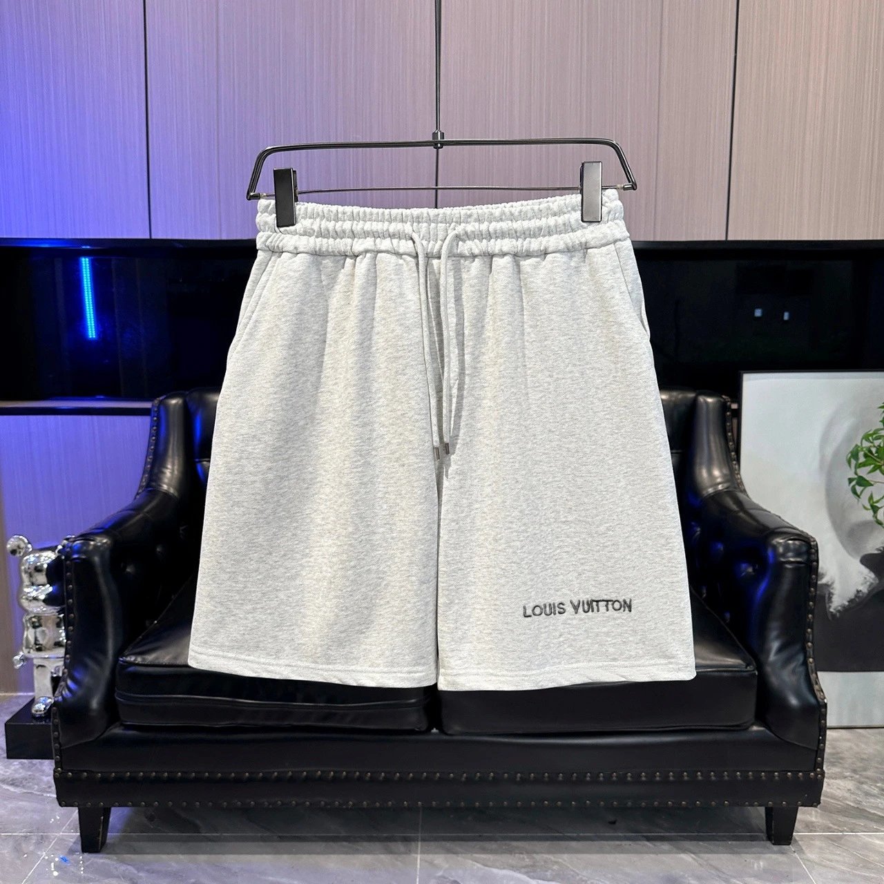 Louis Vuitton Shorts Embroidered elastic-waist — 7019 gray