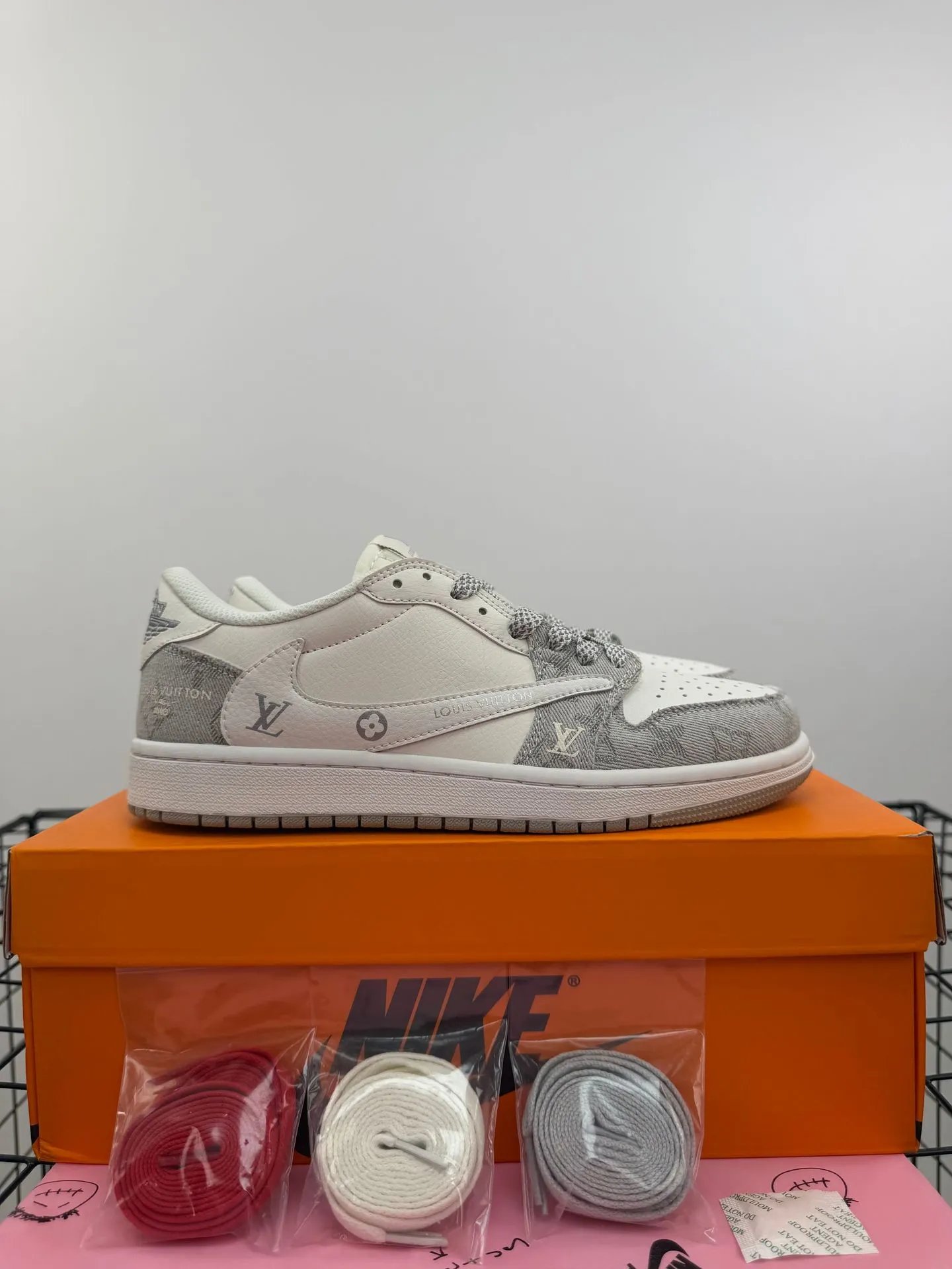 Nike Sneakers Air Jordan 1 Low — aj 1 Barbed whitewash