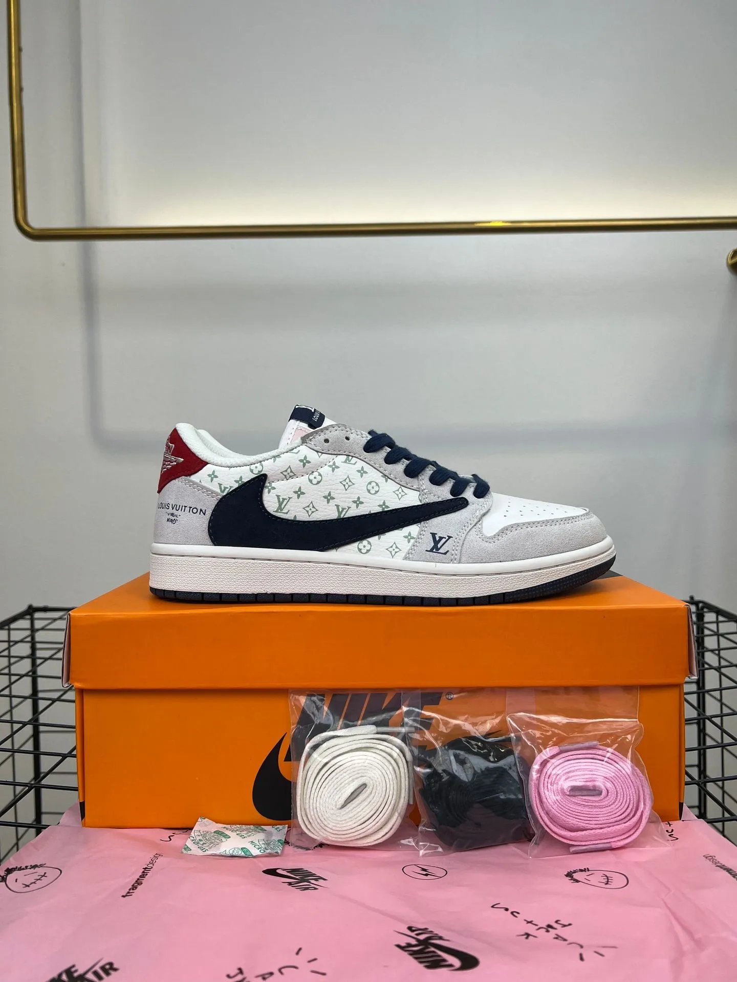 Nike Sneakers Air Jordan 1 Low — aj 1 barb white gray black red