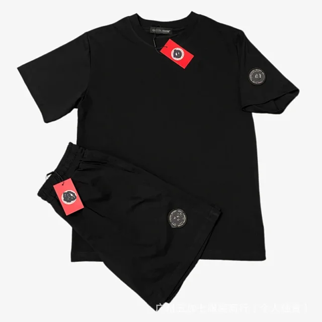 Canada Goose Matching Sets Logo-Patch T-Shirt and Shorts Set product detail image 2
