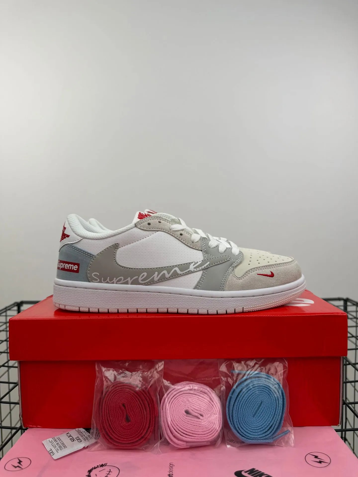 Nike Sneakers Air Jordan 1 Low — aj 1 barb white gray red