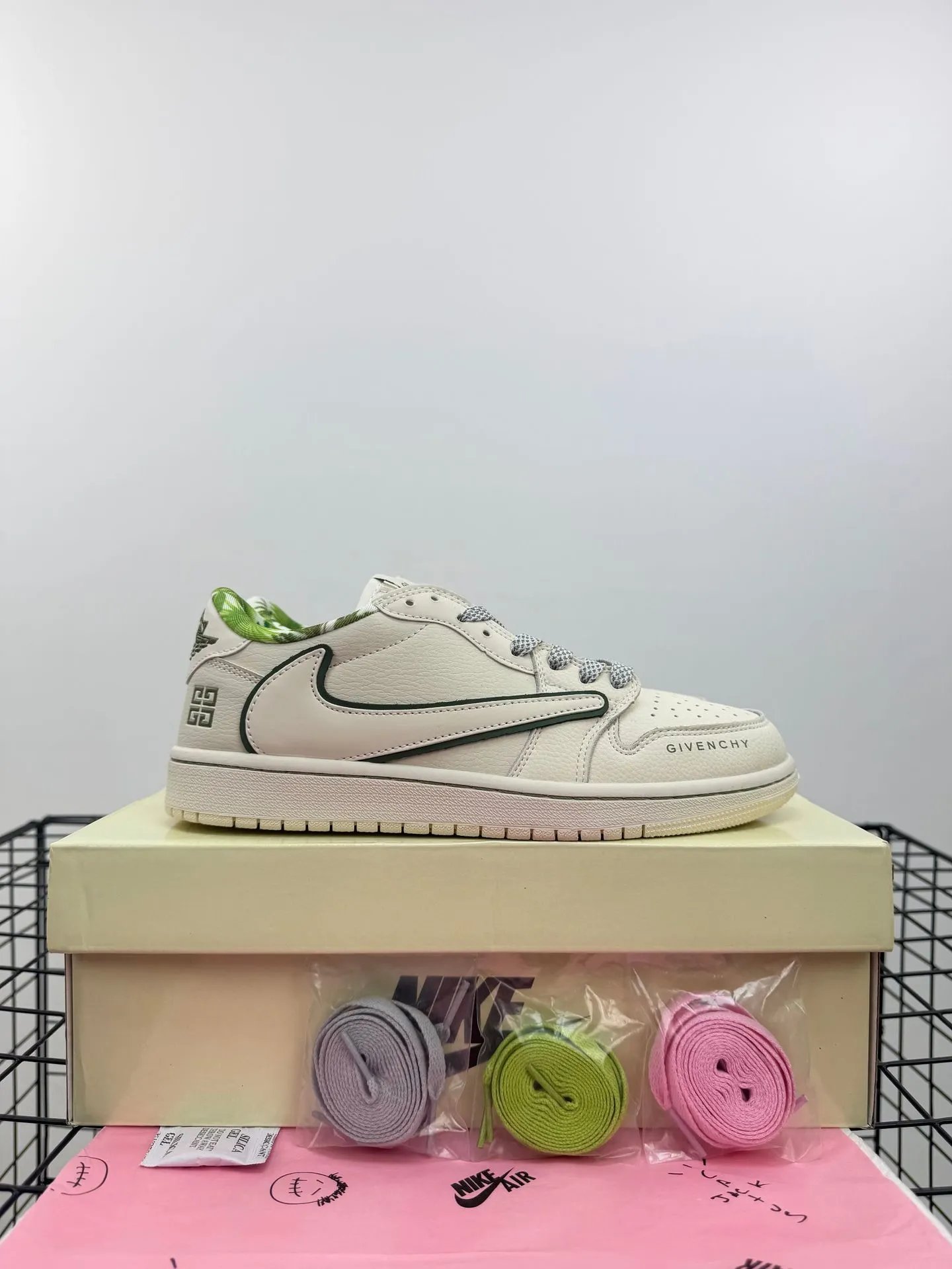 Nike Sneakers Air Jordan 1 Low — aj 1 Barbed white-green