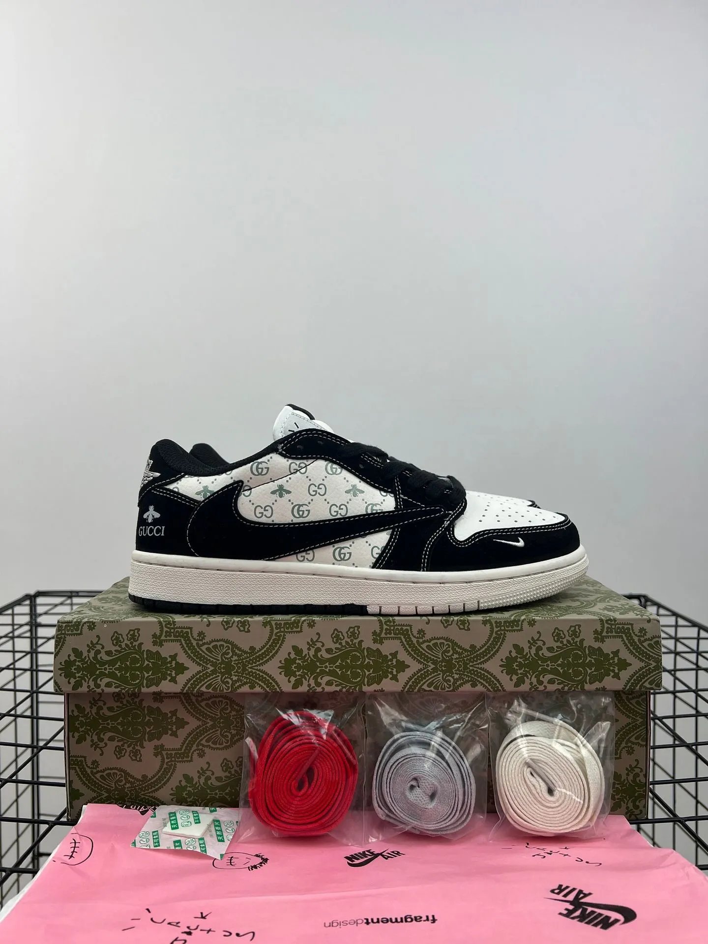 Nike Sneakers Air Jordan 1 Low — aj 1 barb black and white V
