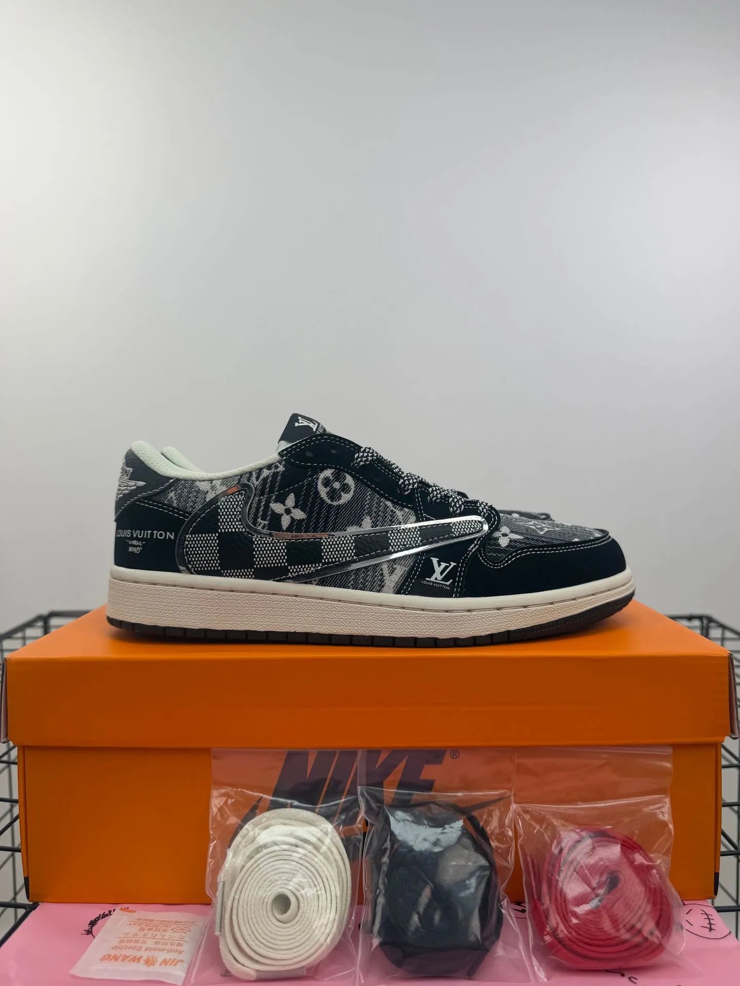 Nike Sneakers Air Jordan 1 Low — aj 1 barb black plaid