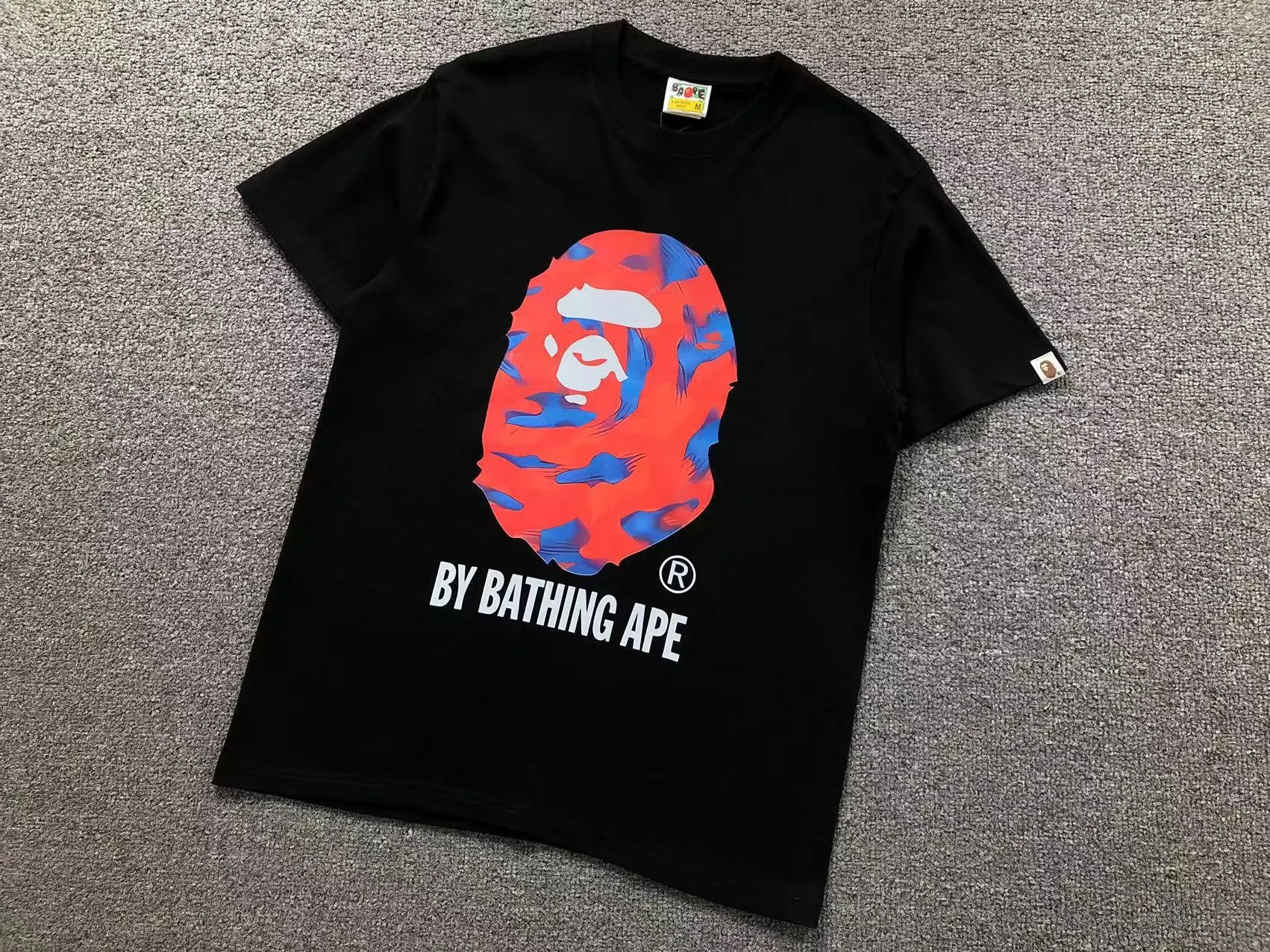 A Bathing Ape T-Shirts Short-Sleeve Graphic Print — 750 black