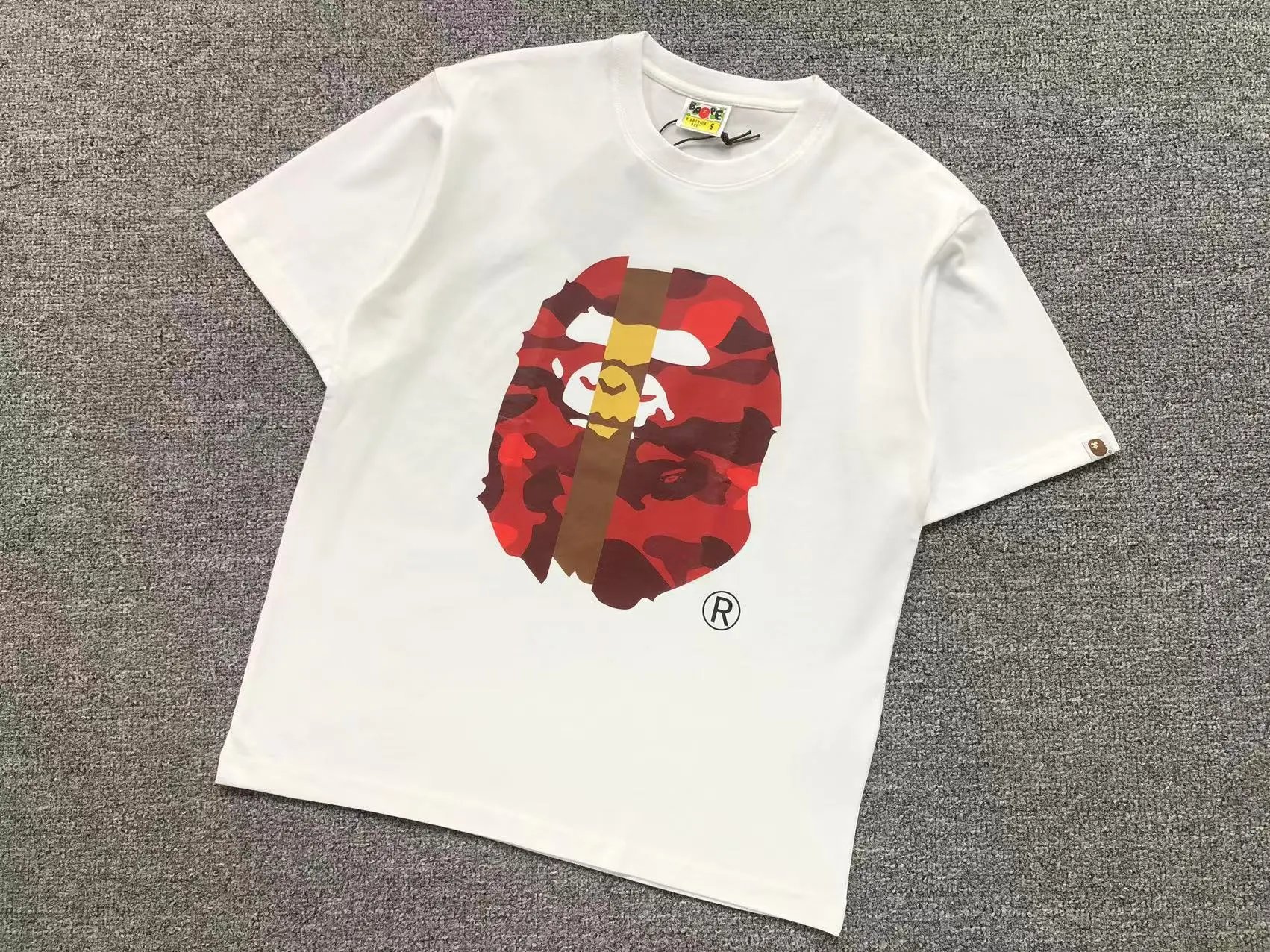 A Bathing Ape T-Shirts Graphic Print — 763 white