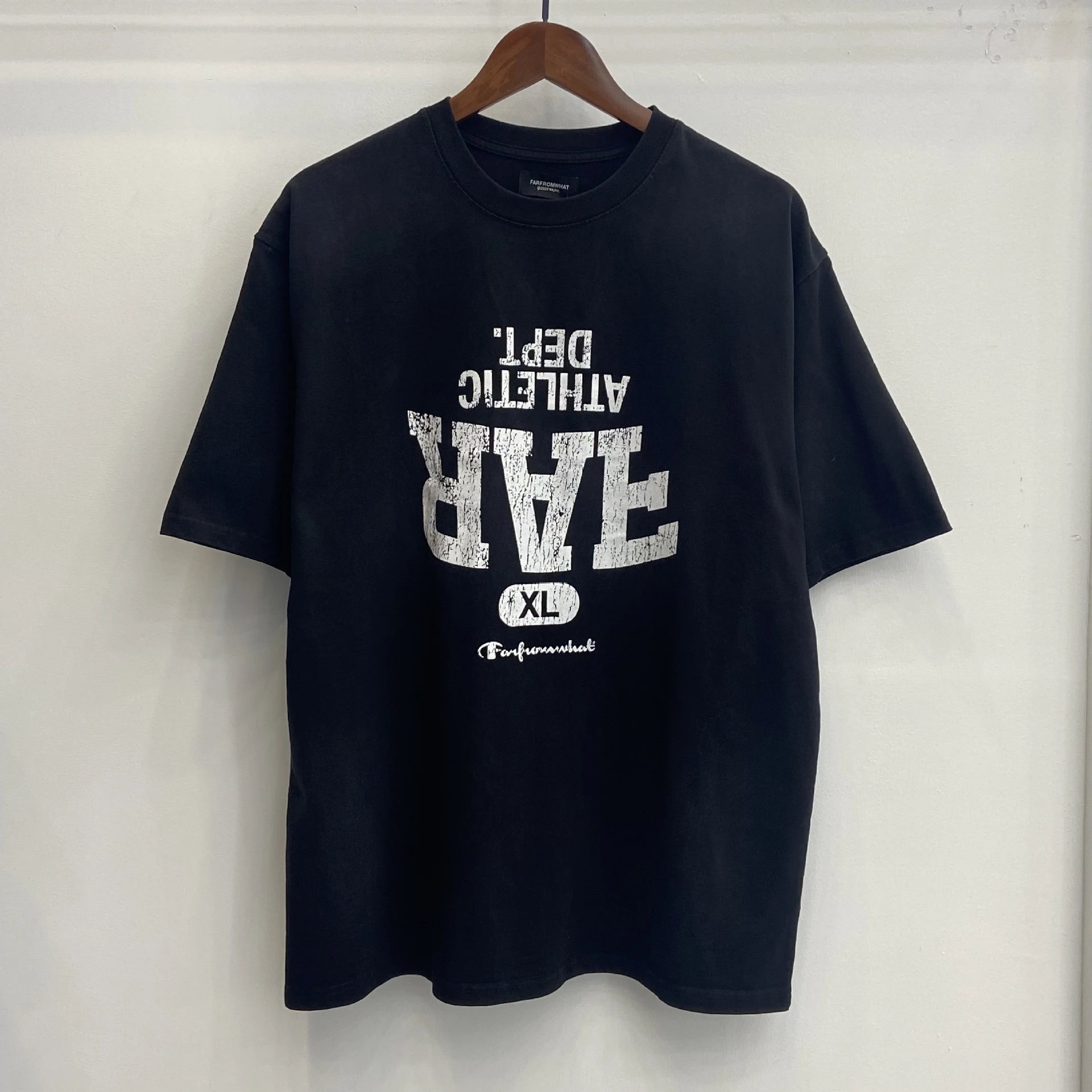FARFROMWHAT T-Shirts Oversized graphic print — Black F 31