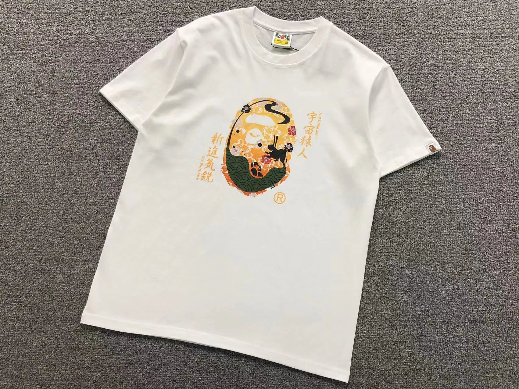 A Bathing Ape T-Shirts Short-Sleeve Graphic Print — 730 white