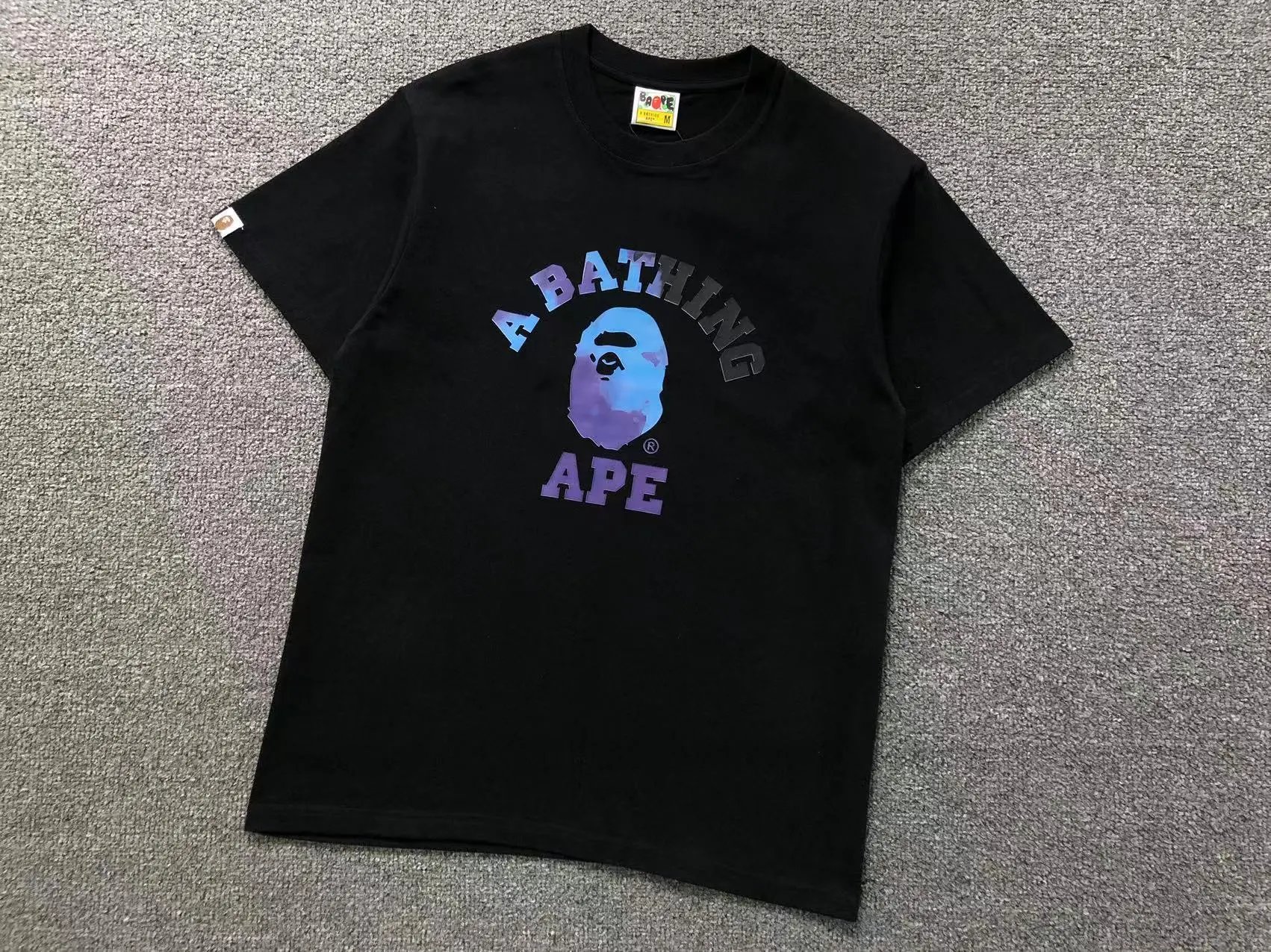 A Bathing Ape T-Shirts Short-Sleeve Graphic Print — 737 black