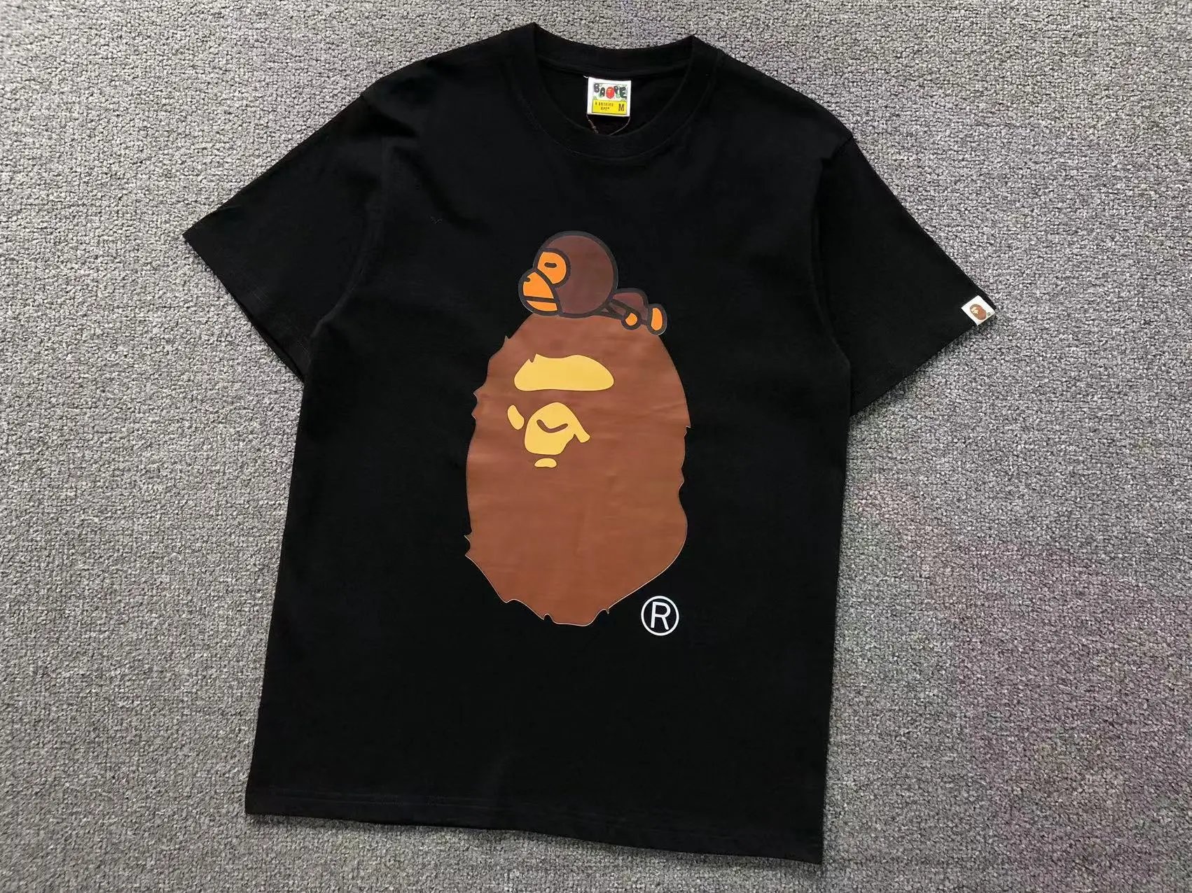 A Bathing Ape T-Shirts Short-Sleeve Graphic Print — 740 black