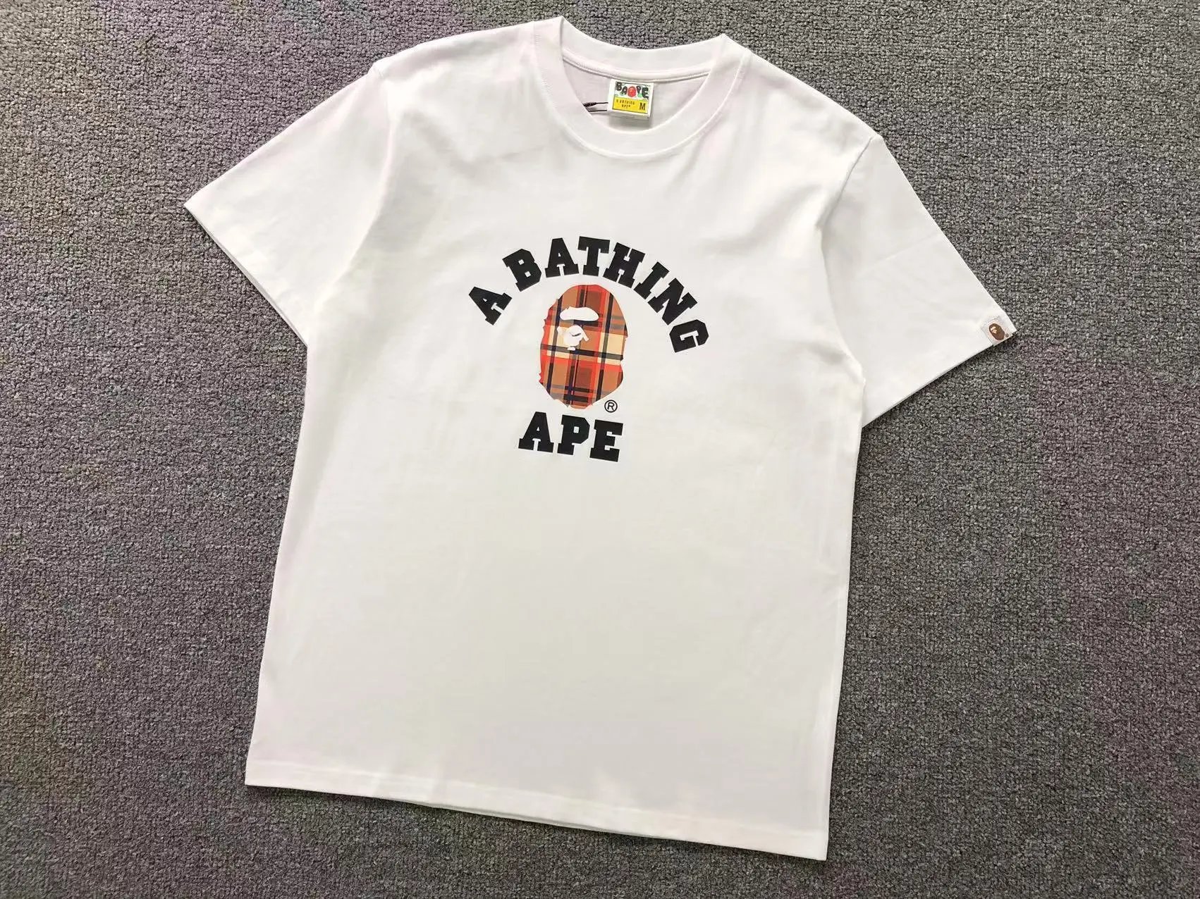 A Bathing Ape T-Shirts Short-Sleeve Graphic Print — 744 white