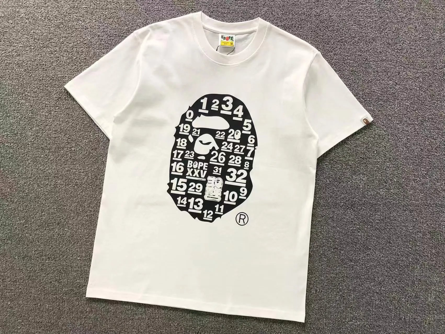 A Bathing Ape T-Shirts Short-Sleeve Graphic Print — 735 white