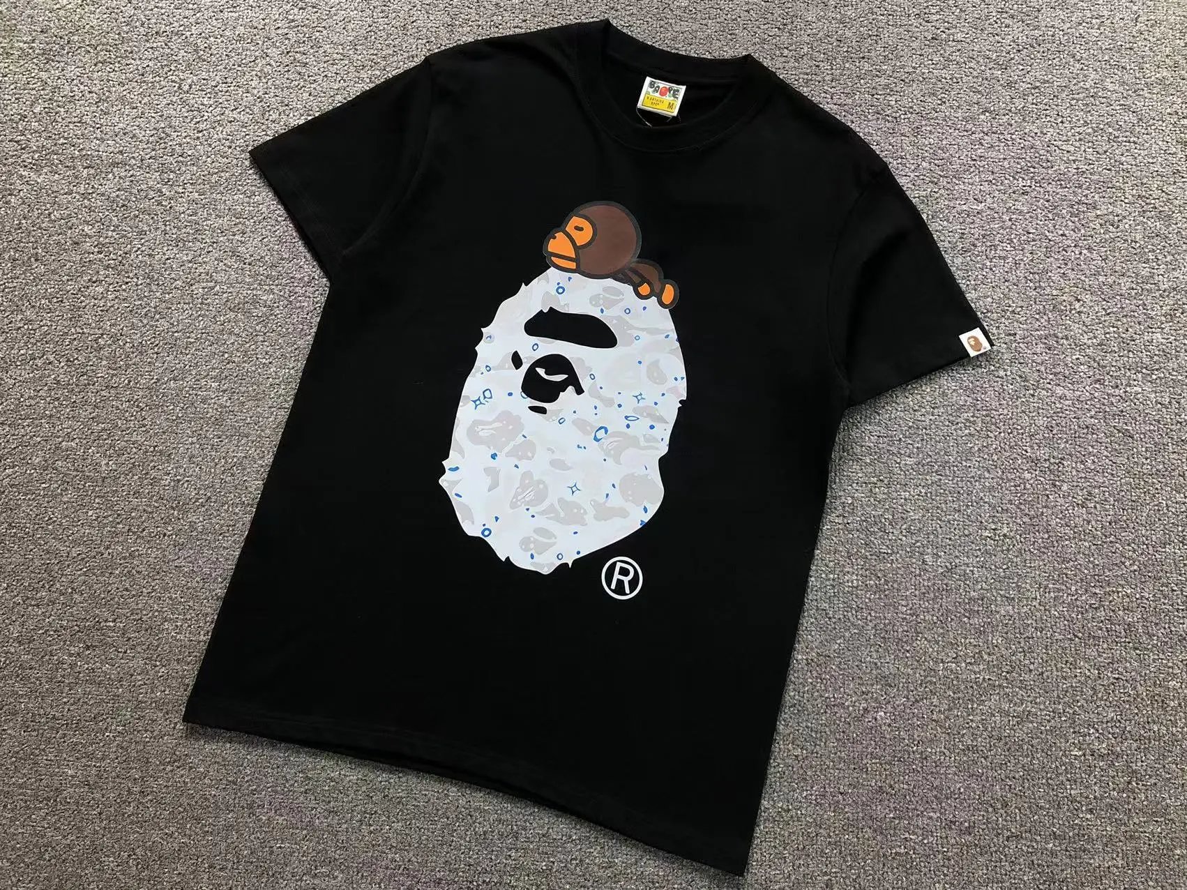 A Bathing Ape T-Shirts Short-Sleeve Graphic Print — 745 black