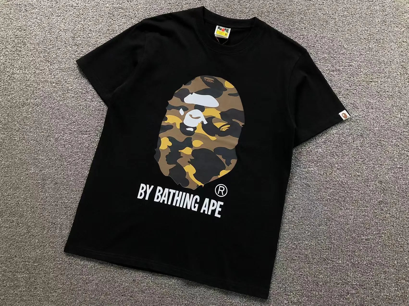 A Bathing Ape T-Shirts Short-Sleeve Graphic Print — 748 black