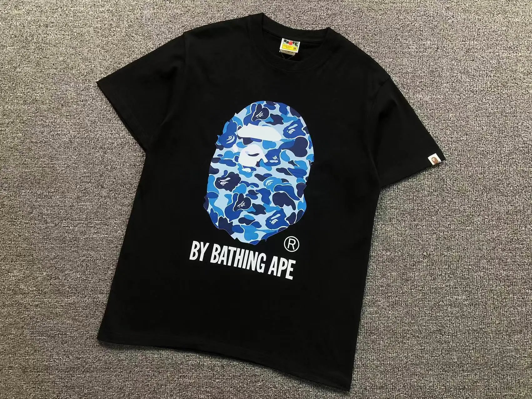 A Bathing Ape T-Shirts Graphic Print — 758 black