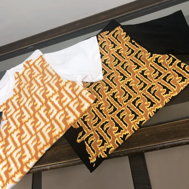 Fendi T-Shirts Short-Sleeve FF Logo Graphic T-Shirt product detail image 2