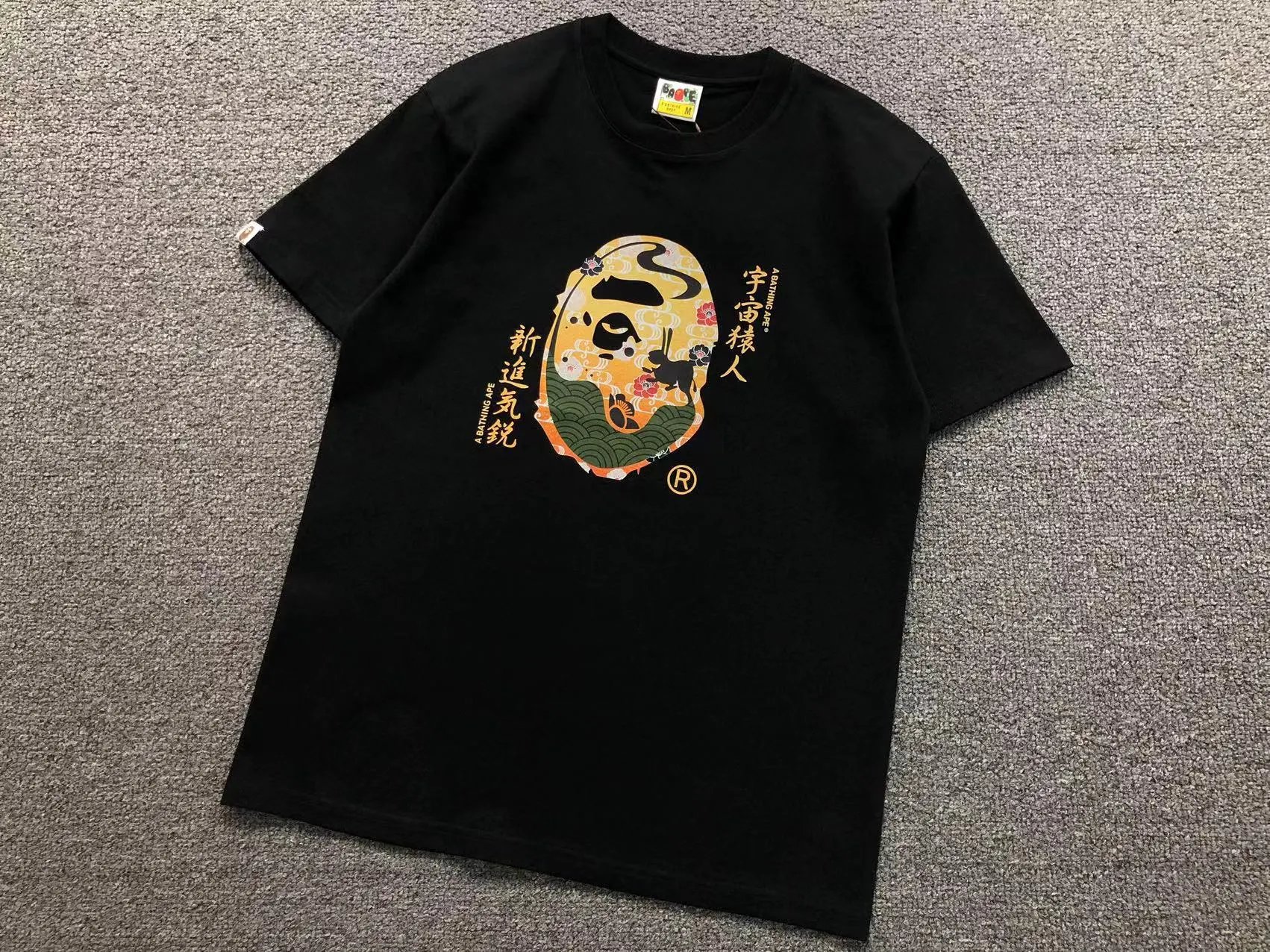 A Bathing Ape T-Shirts Short-Sleeve Graphic Print — 730 black