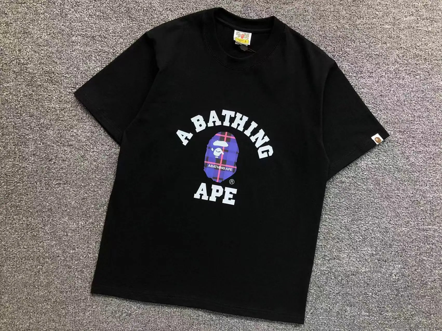 A Bathing Ape T-Shirts Graphic Print — 430 black