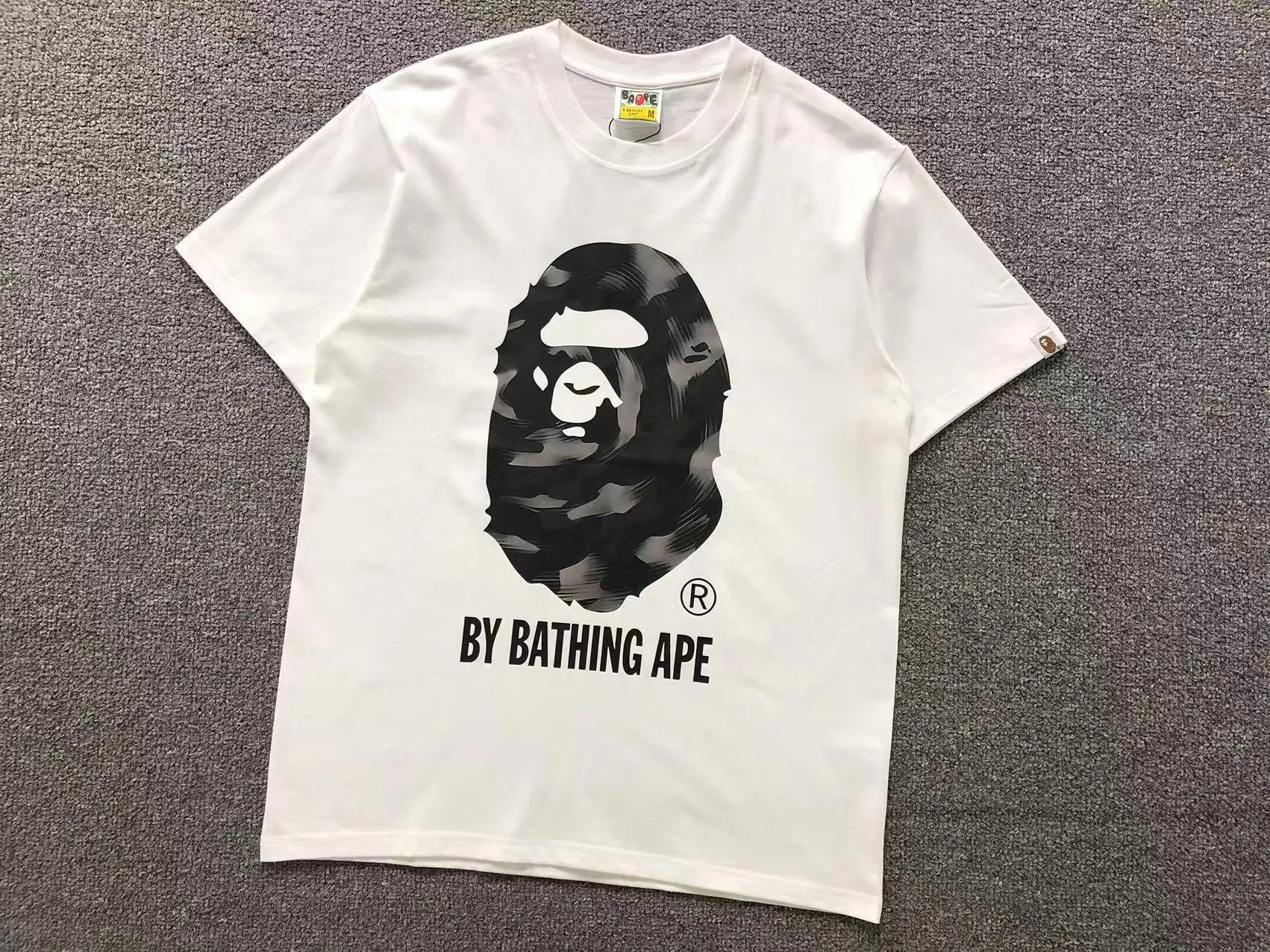 A Bathing Ape T-Shirts Short-Sleeve Graphic Print — 741 white