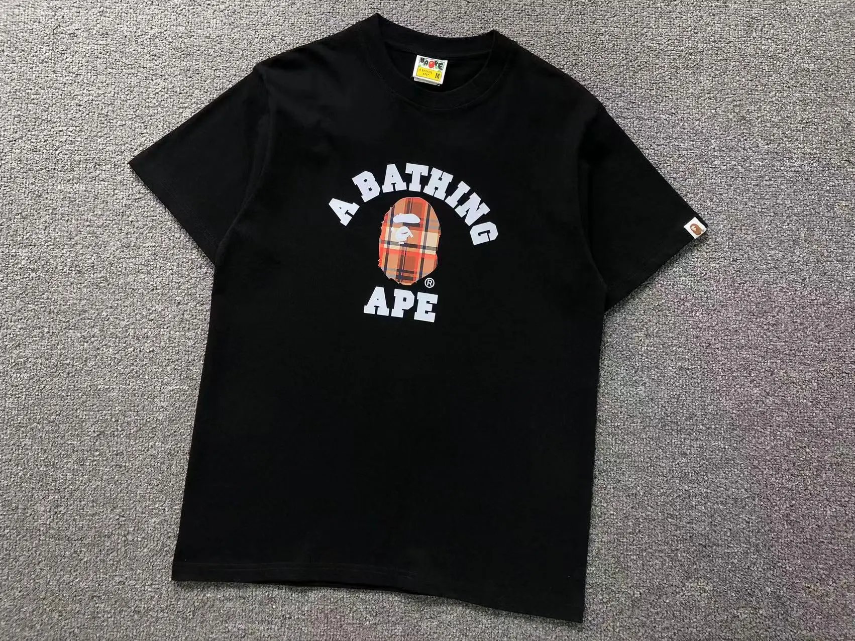 A Bathing Ape T-Shirts Short-Sleeve Graphic Print — 744 black