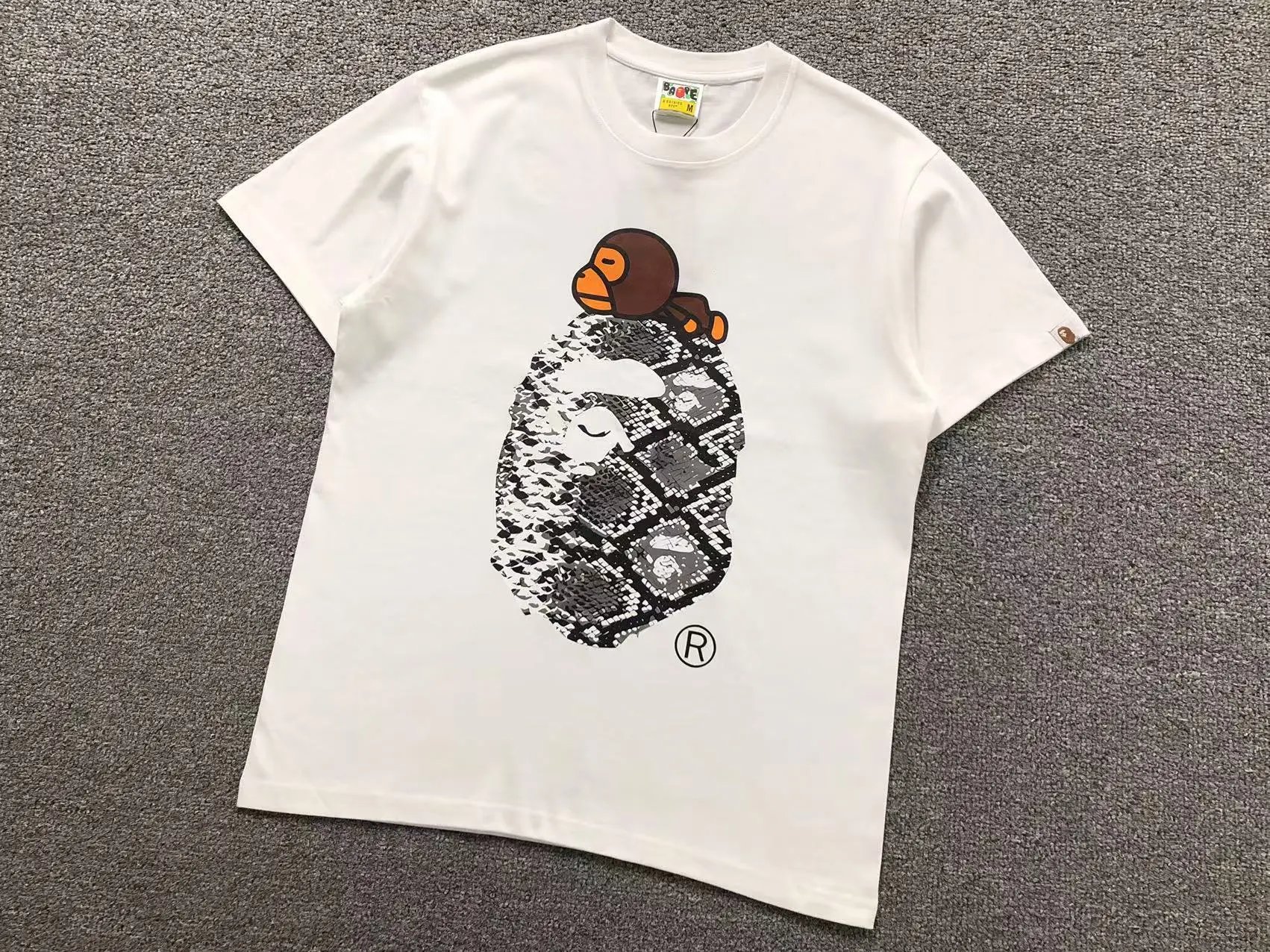 A Bathing Ape T-Shirts Short-Sleeve Graphic Print — 747 white