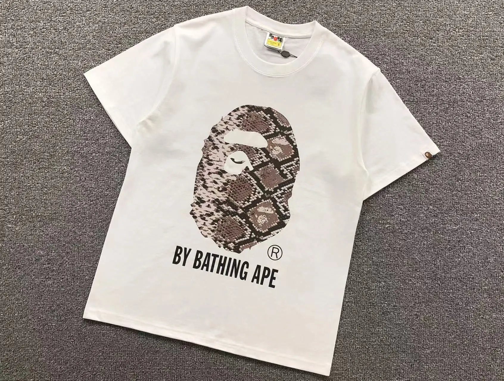 BAPE T-Shirts Short-Sleeve Graphic Print — 437 white