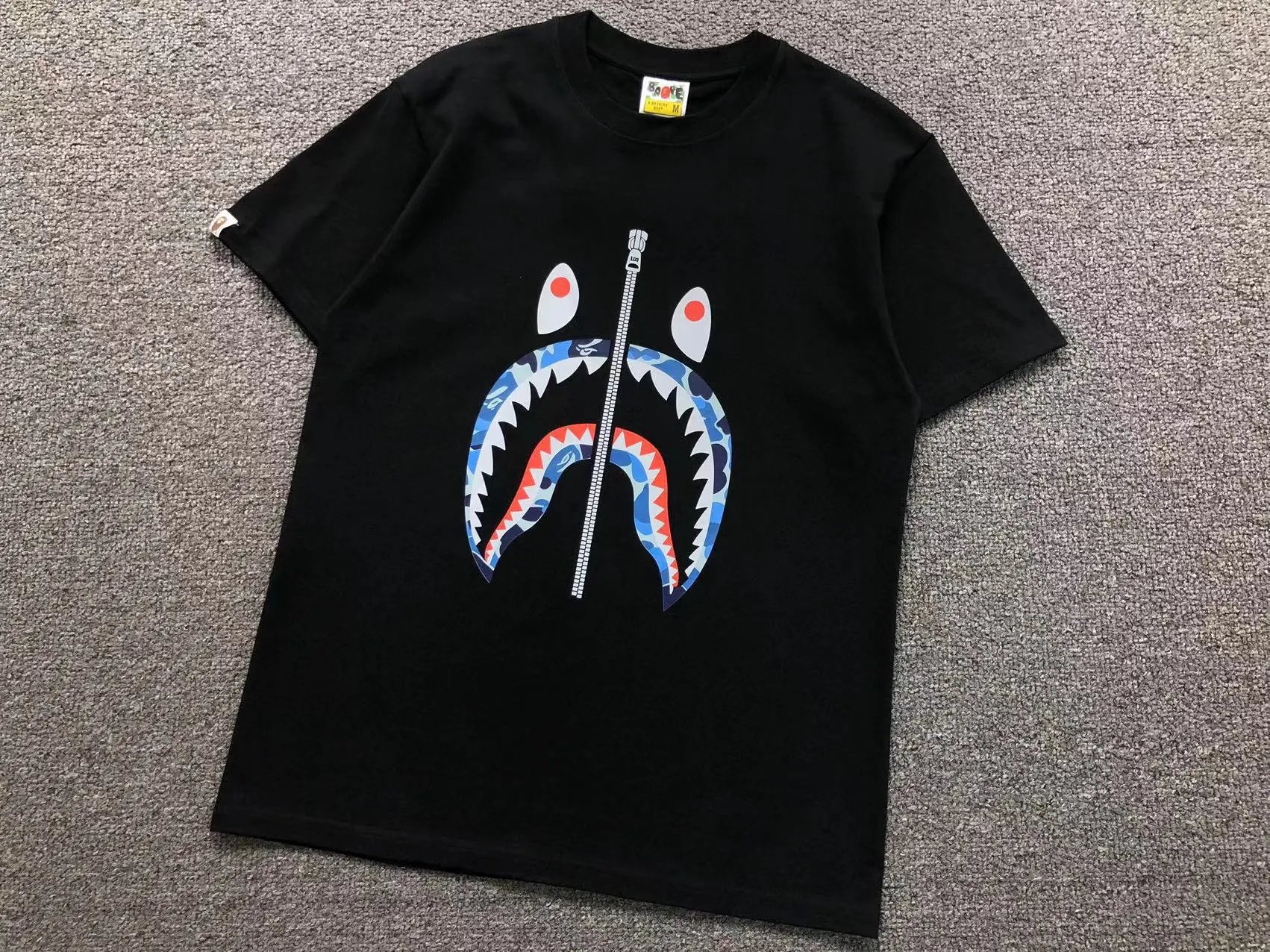 A Bathing Ape T-Shirts Short-Sleeve Graphic Print — 732 black