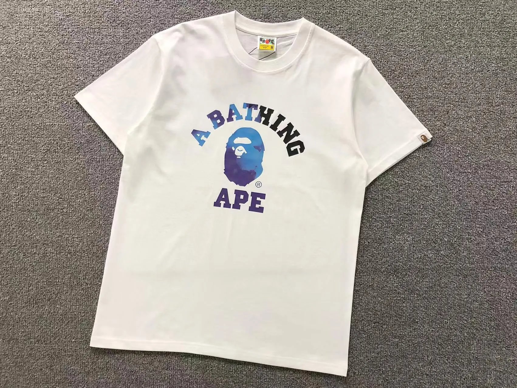 A Bathing Ape T-Shirts Short-Sleeve Graphic Print — 737 white