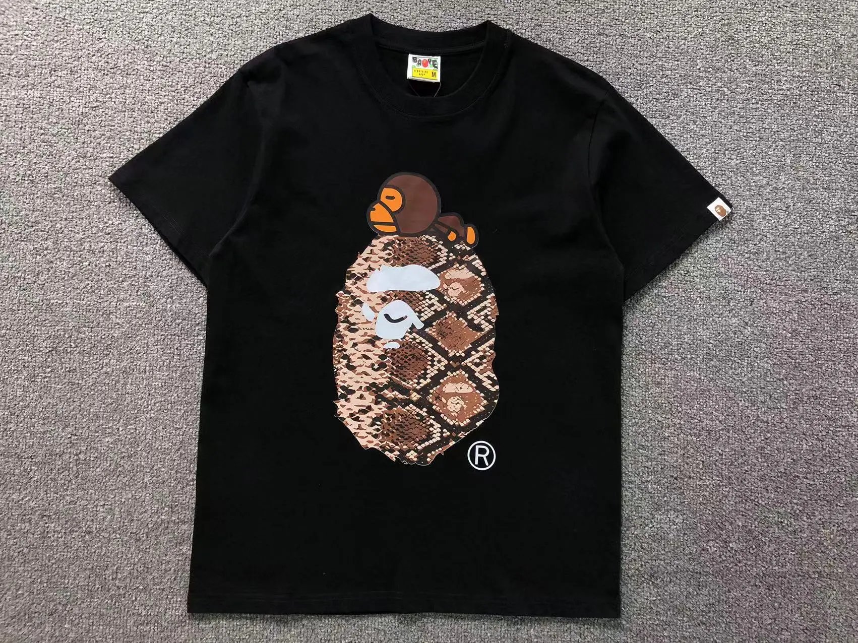 A Bathing Ape T-Shirts Short-Sleeve Graphic Print — 743 black