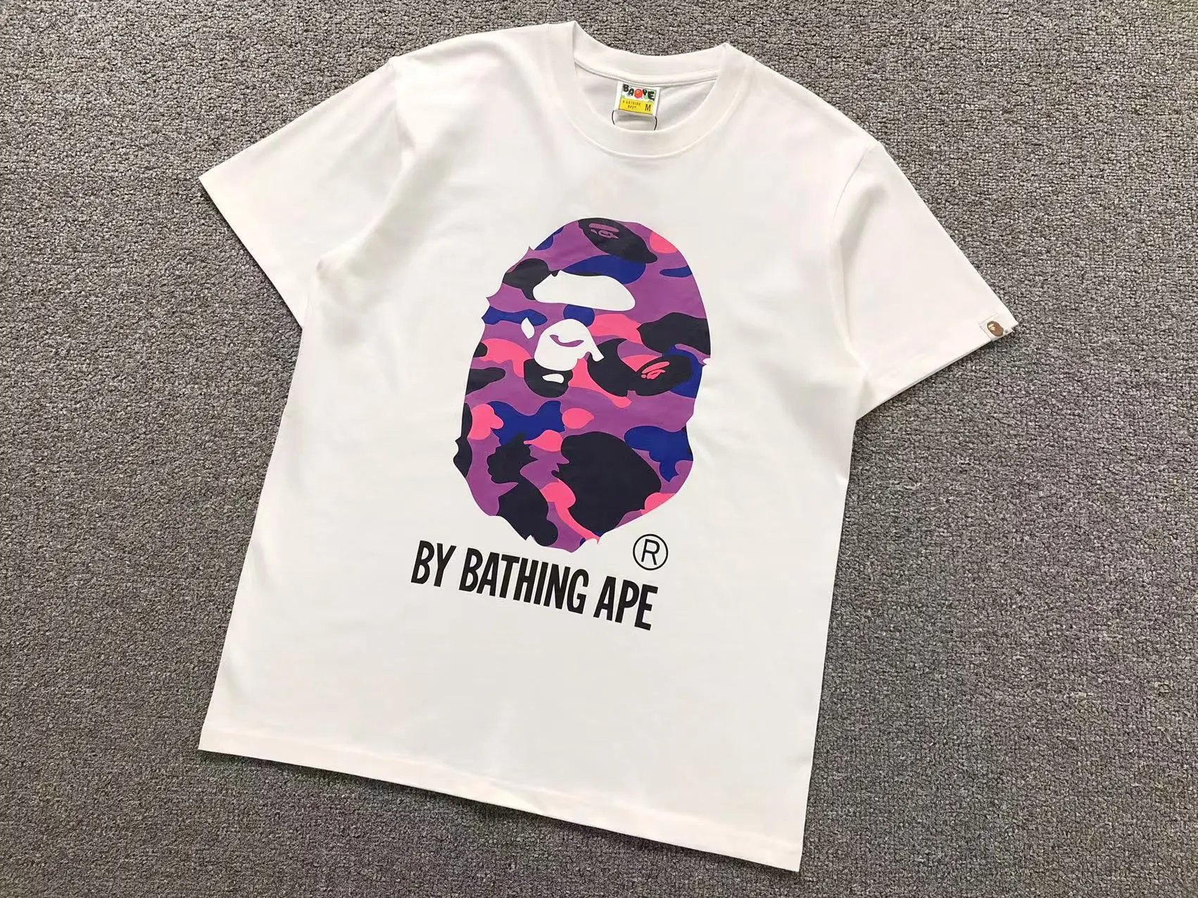 A Bathing Ape T-Shirts Short-Sleeve Graphic Print — 749 white