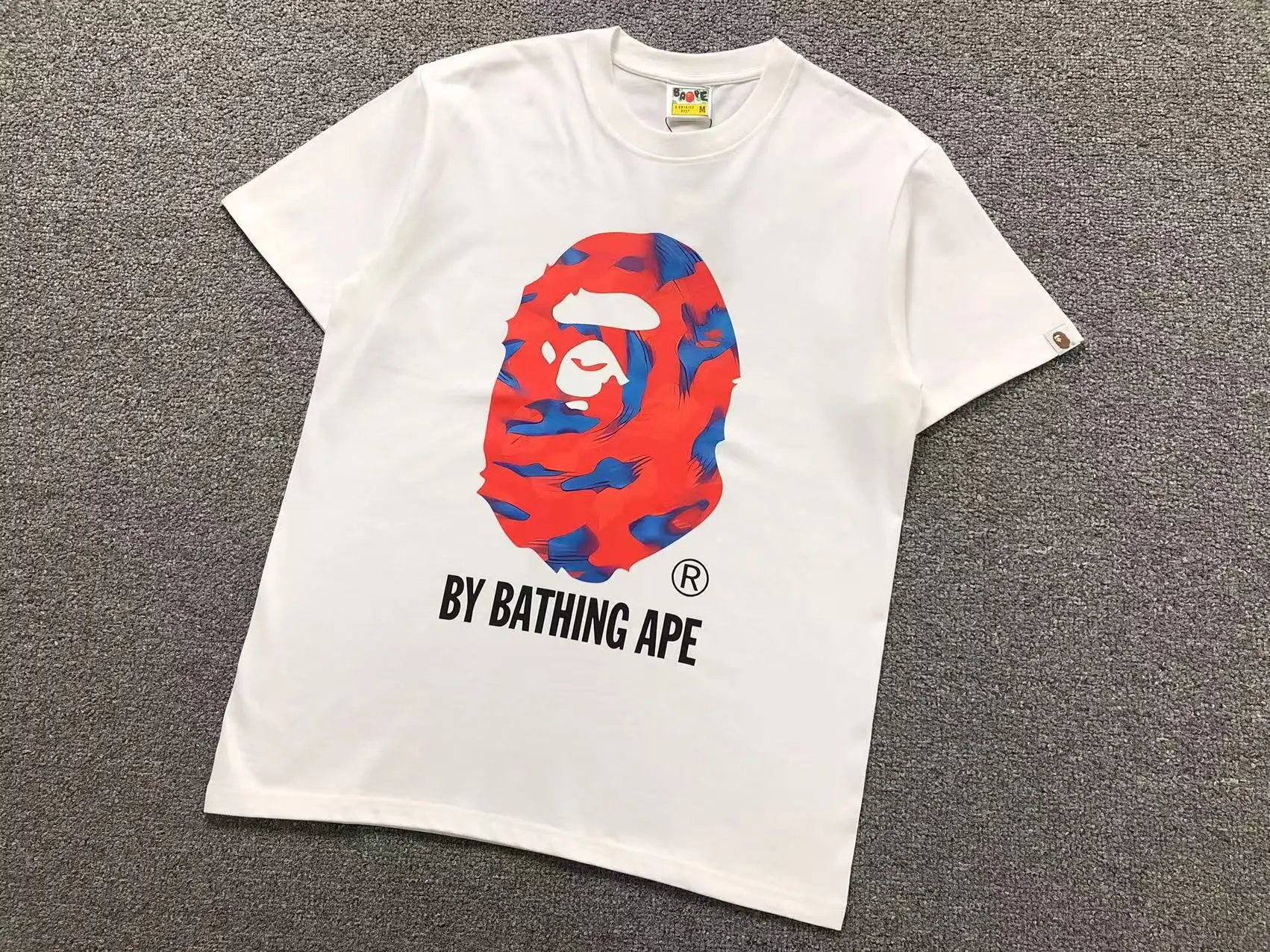 A Bathing Ape T-Shirts Short-Sleeve Graphic Print — 750 white
