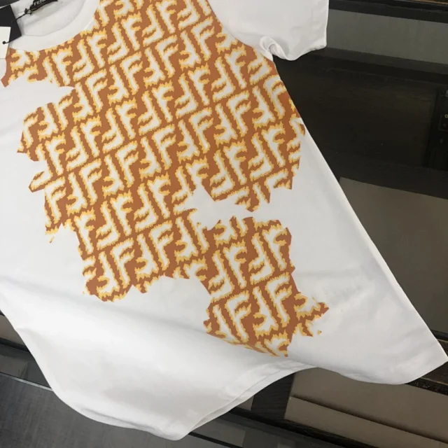 Fendi T-Shirts Short-Sleeve FF Logo Graphic T-Shirt product detail image 11