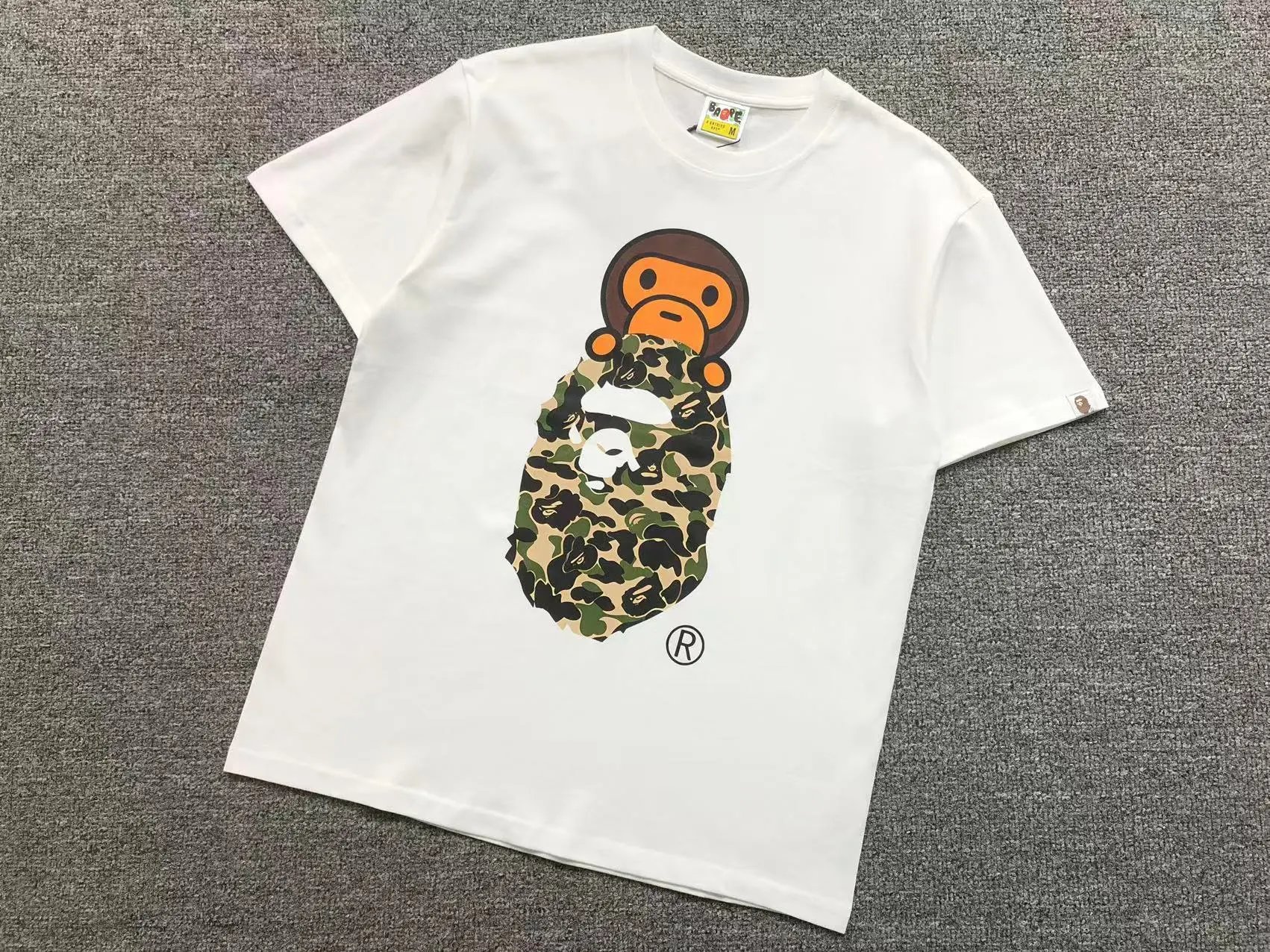A Bathing Ape T-Shirts Graphic Print — 753 white