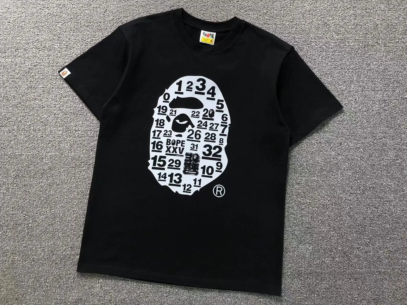 A Bathing Ape T-Shirts Short-Sleeve Graphic Print — 735 black
