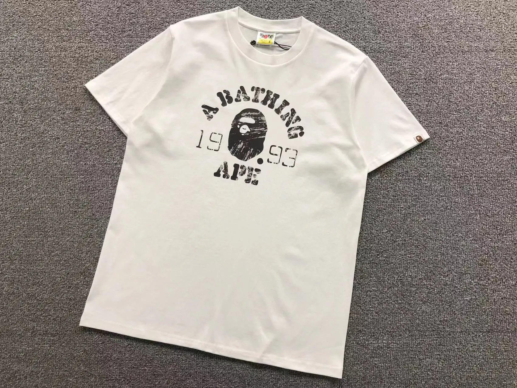 A Bathing Ape T-Shirts Graphic Print — 760 white
