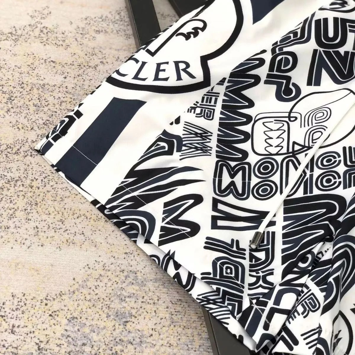 Moncler Shorts Drawstring logo-print image 6