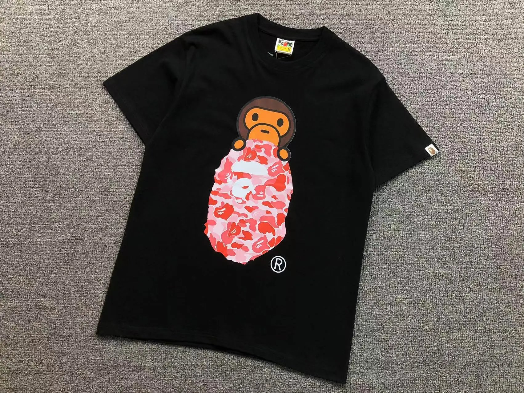 A Bathing Ape T-Shirts Graphic Print — 752 black