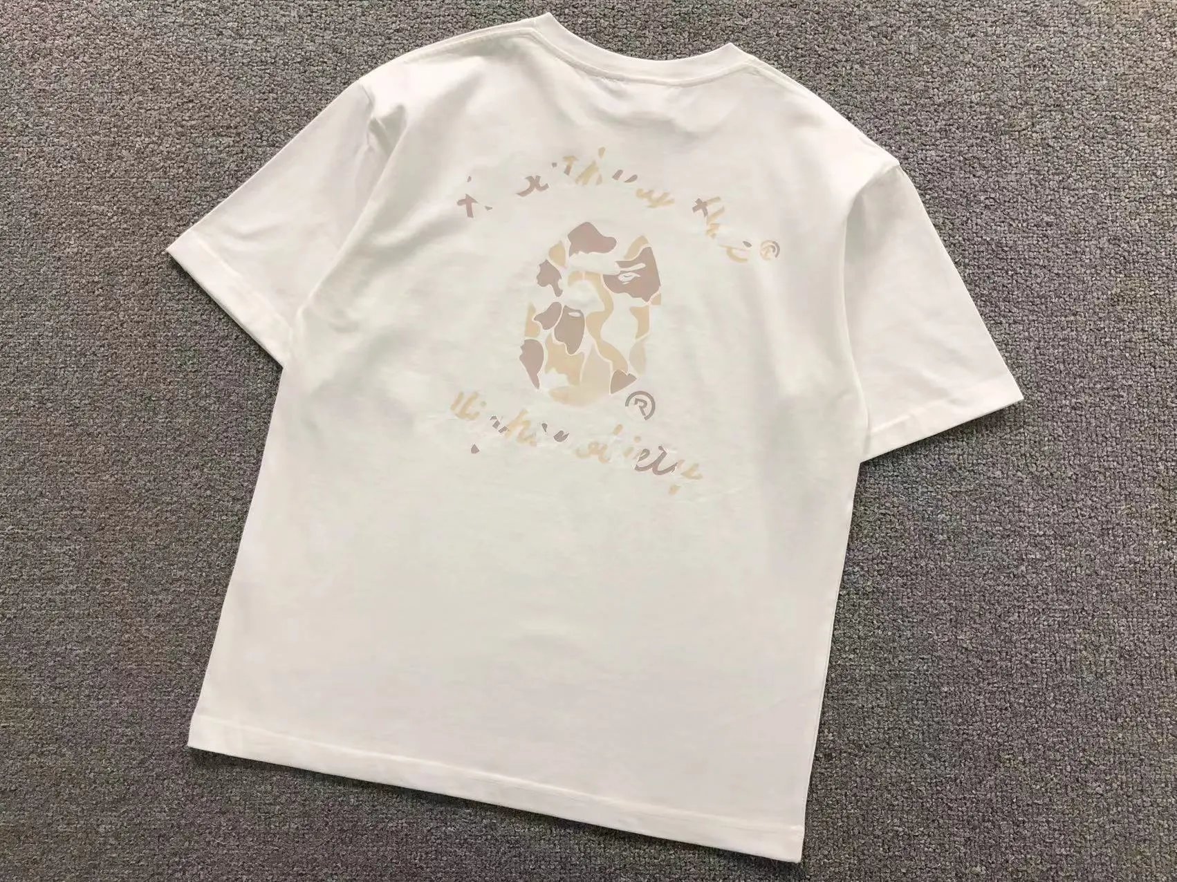A Bathing Ape T-Shirts Graphic Print — 762 white