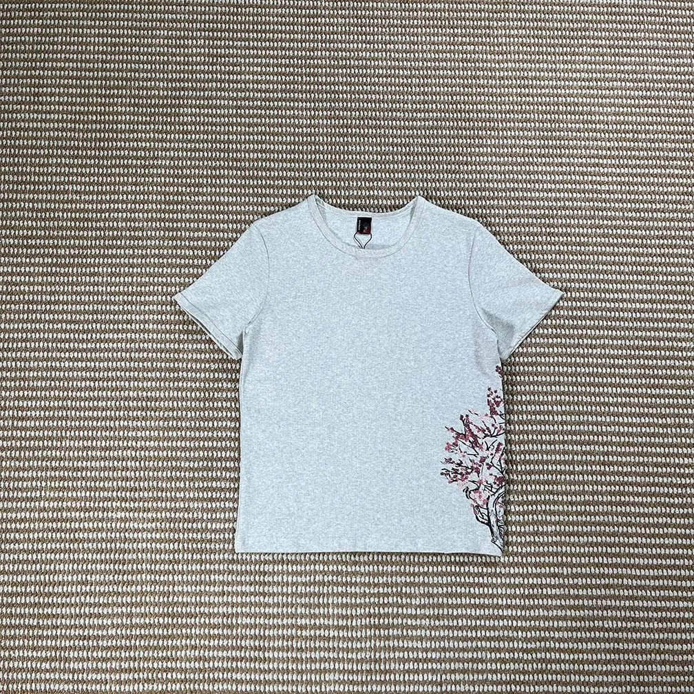 Derschutze T-Shirts Embroidered Graphic Short-Sleeve T-Shirt — Cherry Blossom / Gray [Short Sleeve]