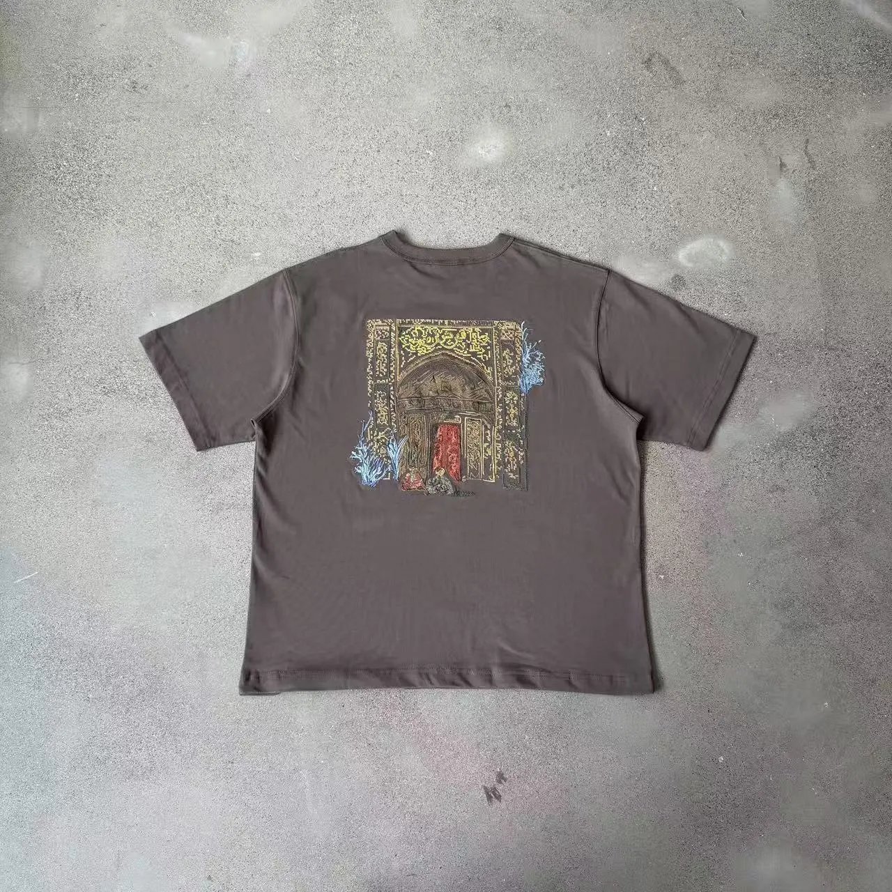Derschutze T-Shirts Embroidered Graphic Short-Sleeve T-Shirt — City Gate / Graphic Color [Short Sleeve]