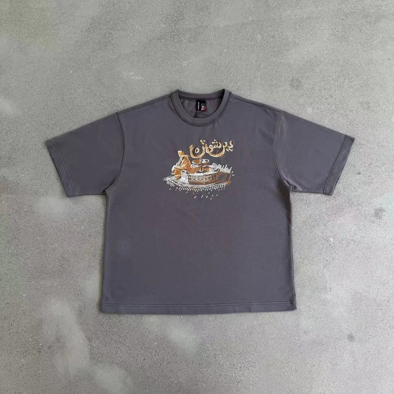 Derschutze T-Shirts Embroidered Graphic Short-Sleeve T-Shirt — Latin / Dark Gray [Short Sleeve]