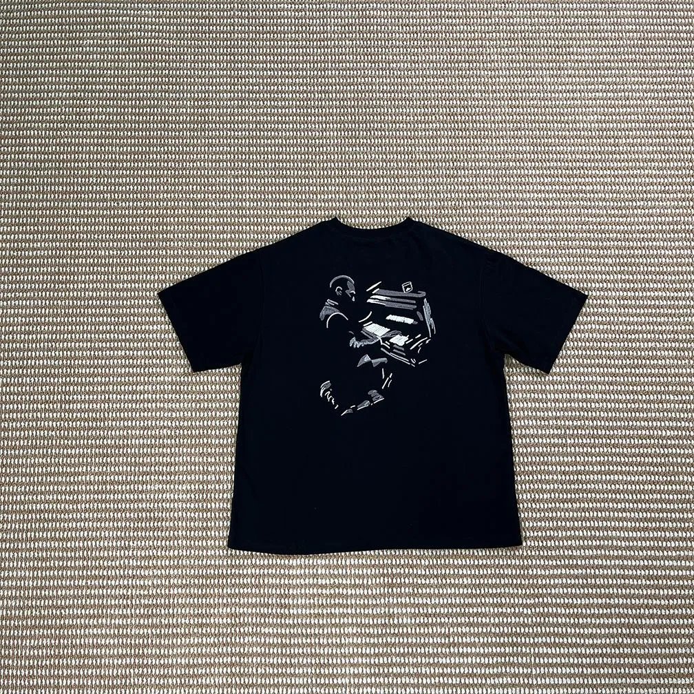 Derschutze T-Shirts Embroidered Graphic Short-Sleeve T-Shirt — Pianist / Black [Short Sleeve]