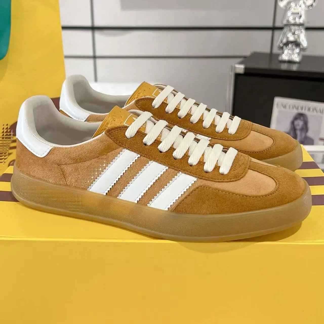Adidas Sneakers Gucci x Gazelle low-top three-stripe — Style 2