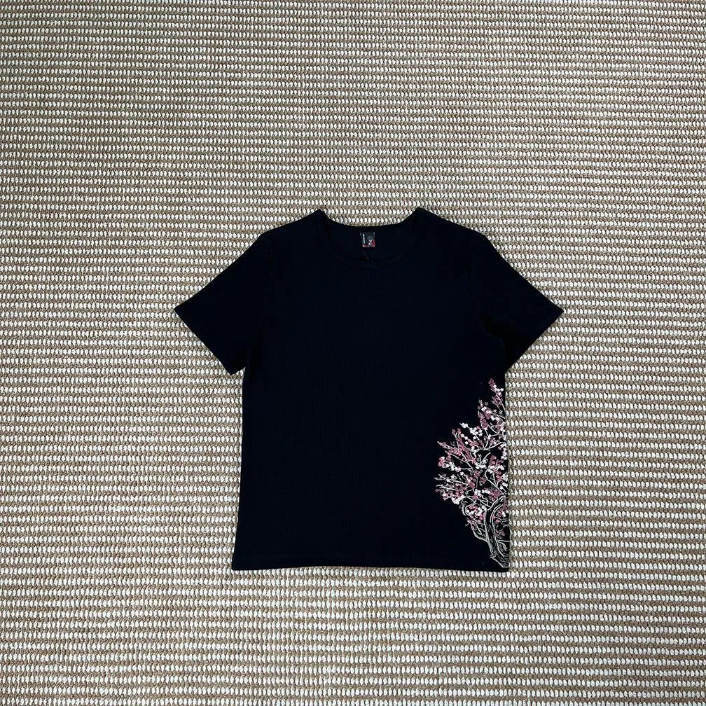 Derschutze T-Shirts Embroidered Graphic Short-Sleeve T-Shirt image 3
