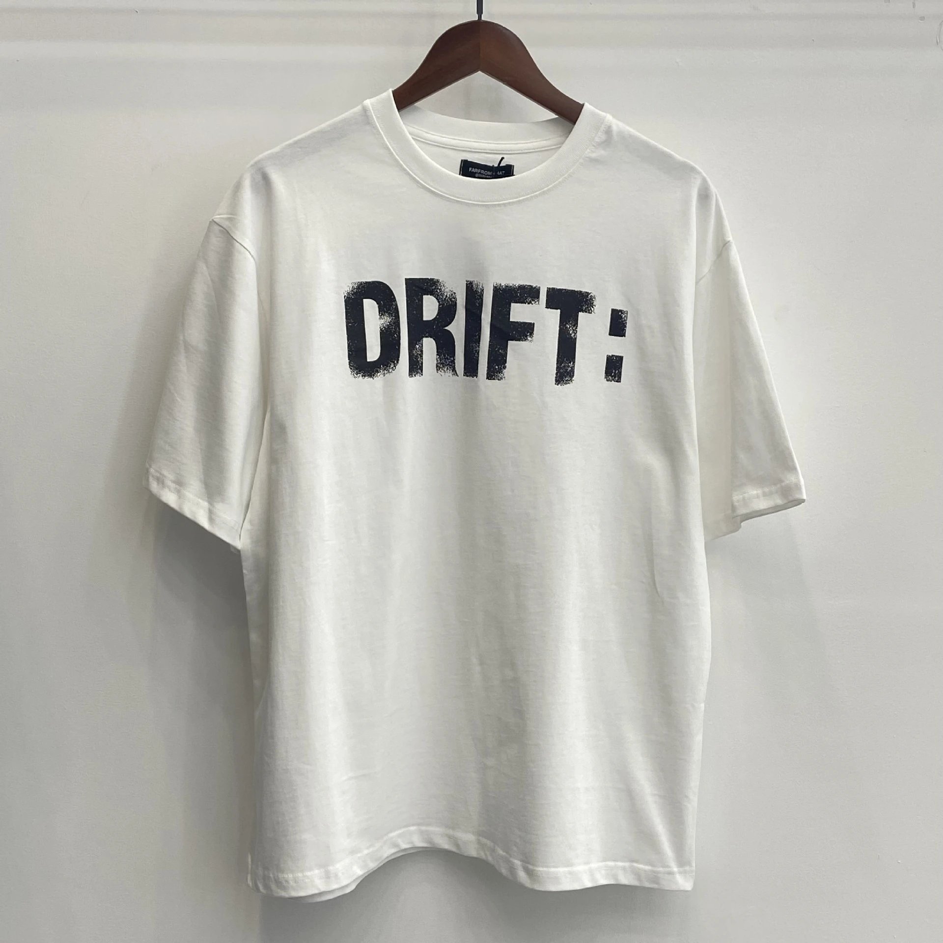 FARFROMWHAT T-Shirts Oversized graphic print — white F 22