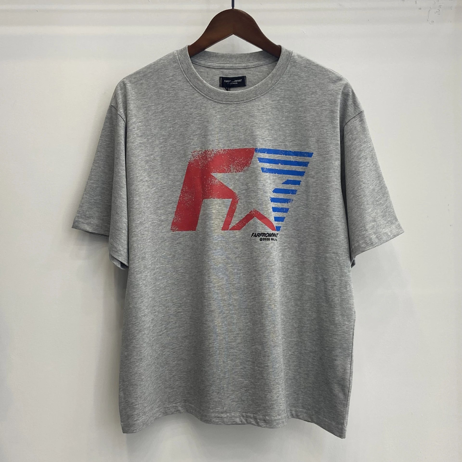 FARFROMWHAT T-Shirts Oversized graphic print — Grey F26
