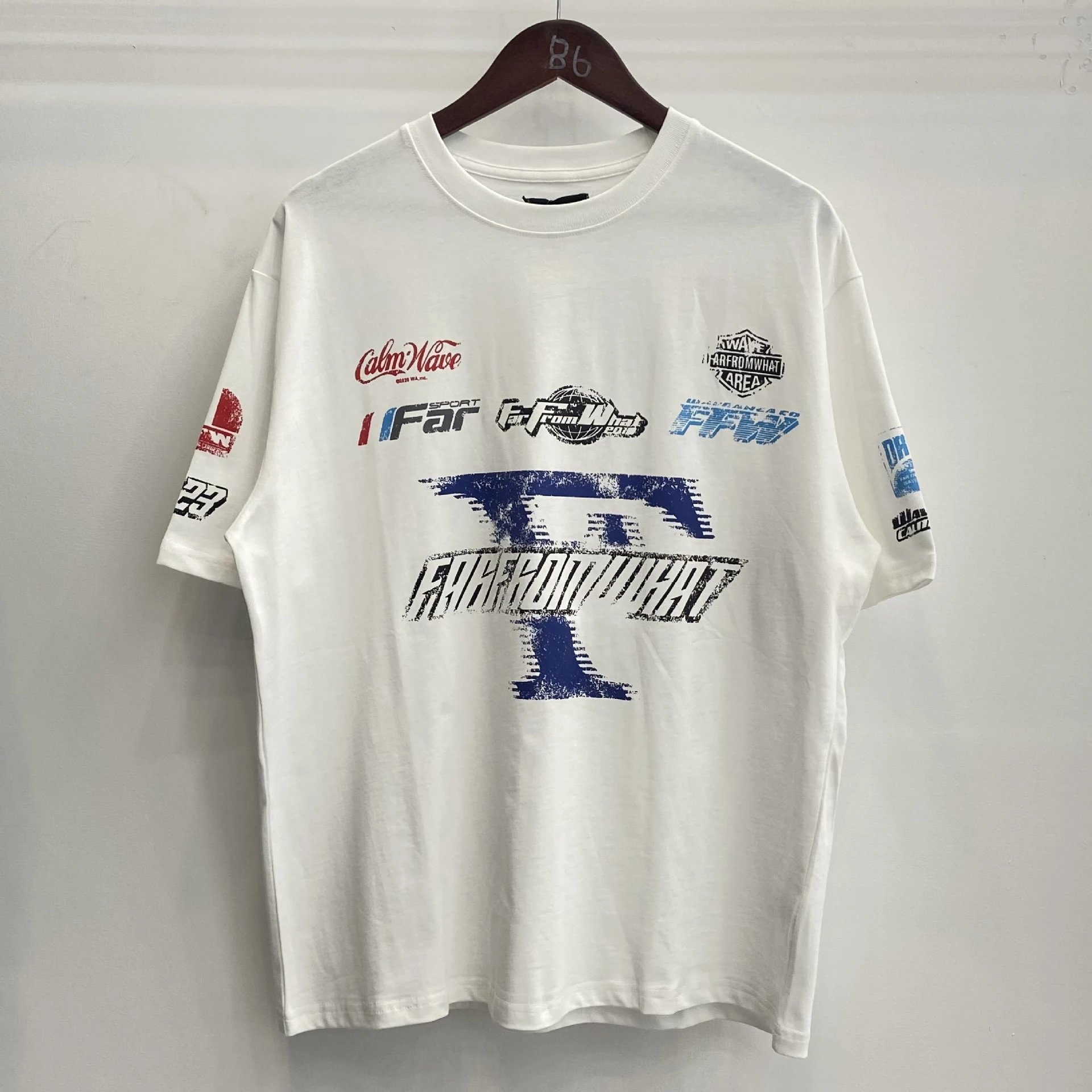 FARFROMWHAT T-Shirts Oversized graphic print — white F 32