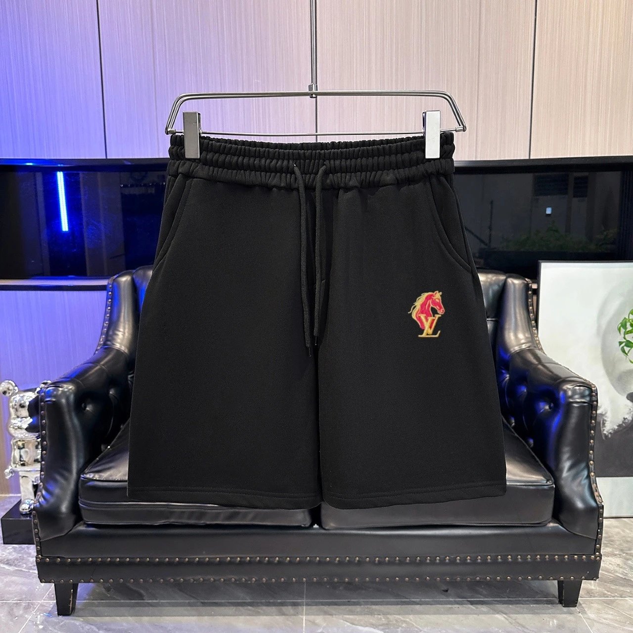 Louis Vuitton Shorts Embroidered elastic-waist — 7011 black