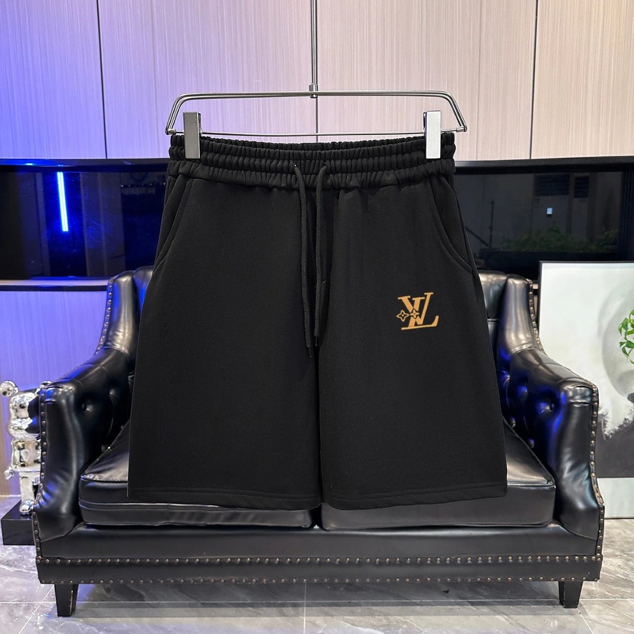 Louis Vuitton Shorts Embroidered elastic-waist — 7018 black